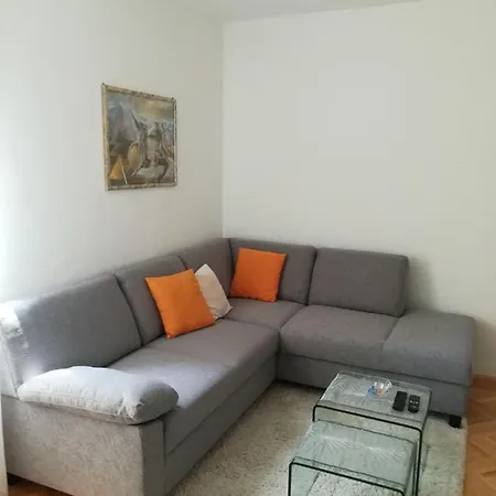 Jose - Air Conditioning Apartment